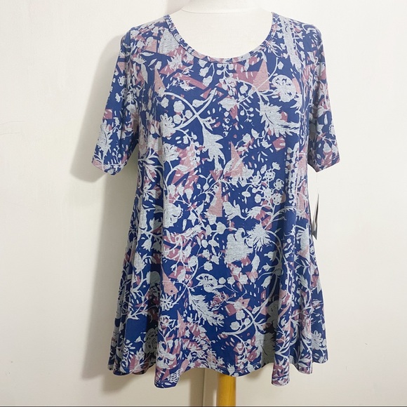 LuLaRoe Tops - LULAROE NWT floral print fit & flare perfect tee. M Polyester knit. Long length.